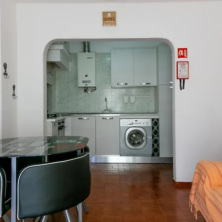 Apartment B21 - Central Downtown Apartment!
